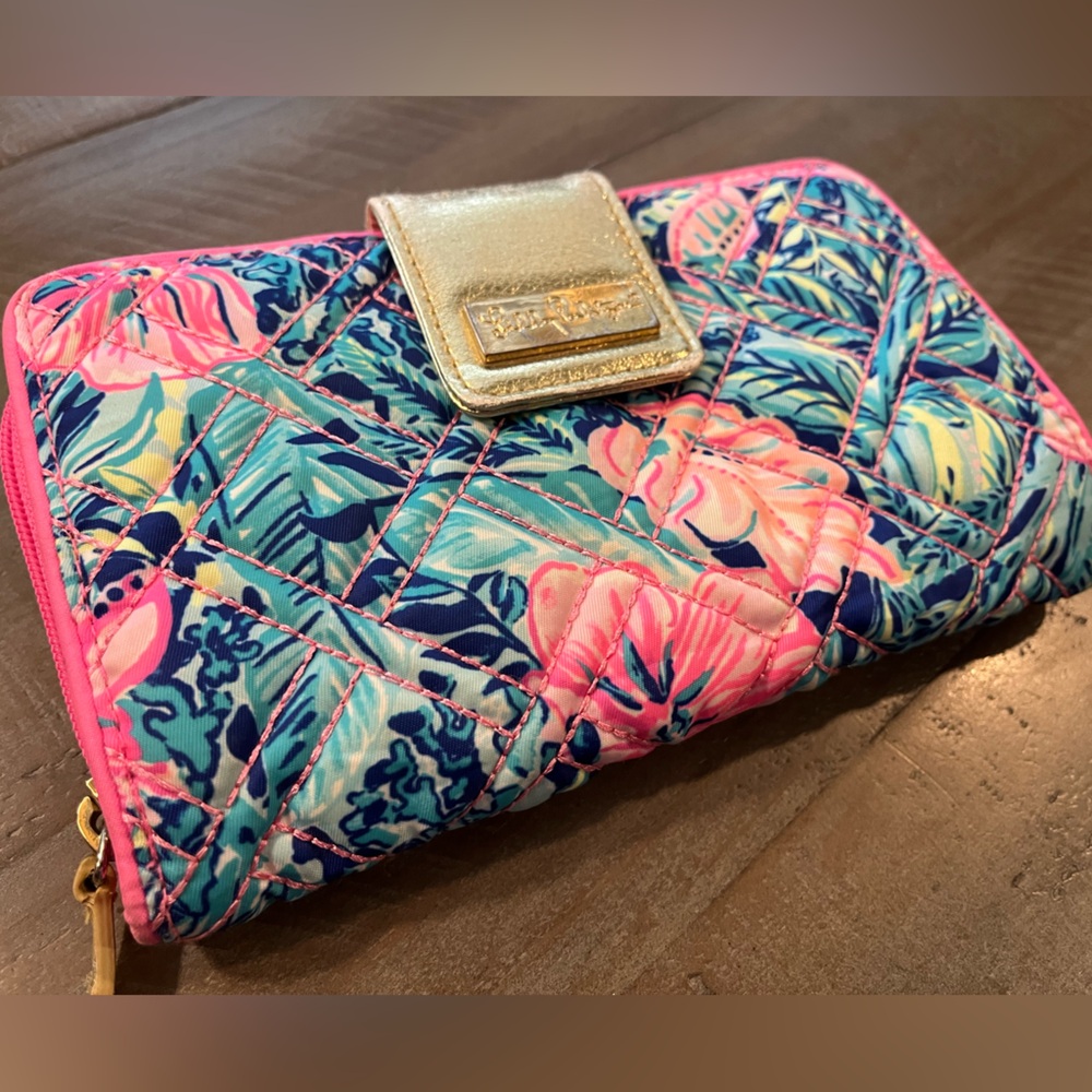Lilly Pulitzer Quilted Warwick Floral Wallet in Lapis Lazuli Beach Club Blooms - Picture 5 of 12